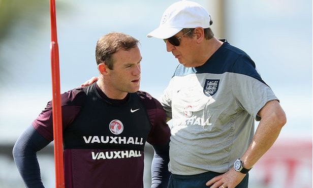 Hodgson đang đau đầu với vị trí của Rooney