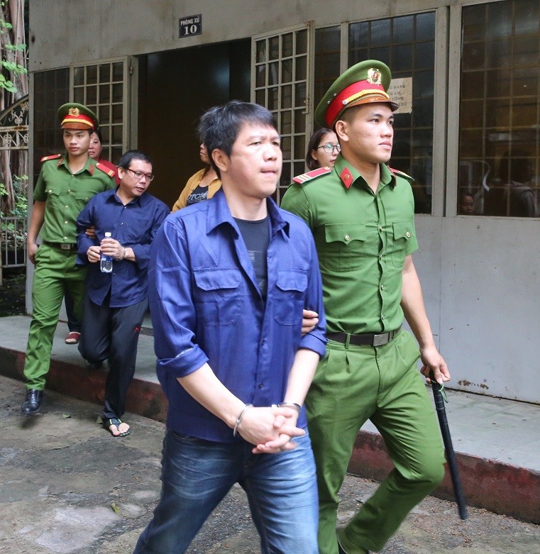 Cựu CSGT Nguyễn Cảnh Chân đến tòa sáng nay 14/8. Ảnh: Tân Châu