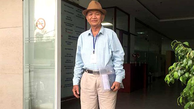 Ông Nguyễn Huy Chi hiện sinh sống cùng con gái. 