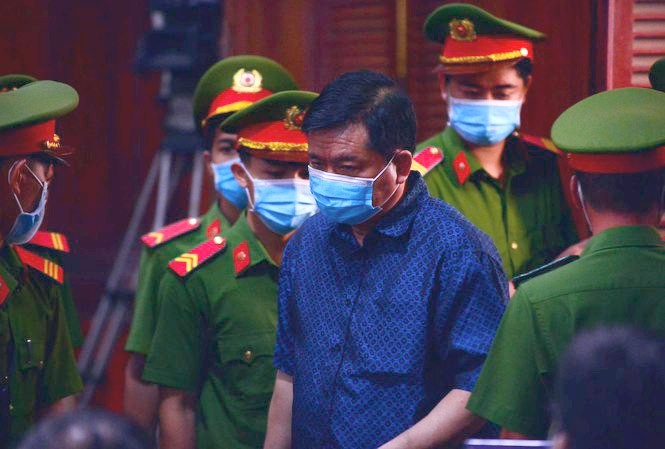 Cựu Bộ trưởng GTVT - bị cáo Đinh La Thăng tại phiên tòa sáng nay 16/12. Ảnh: Tân Châu.