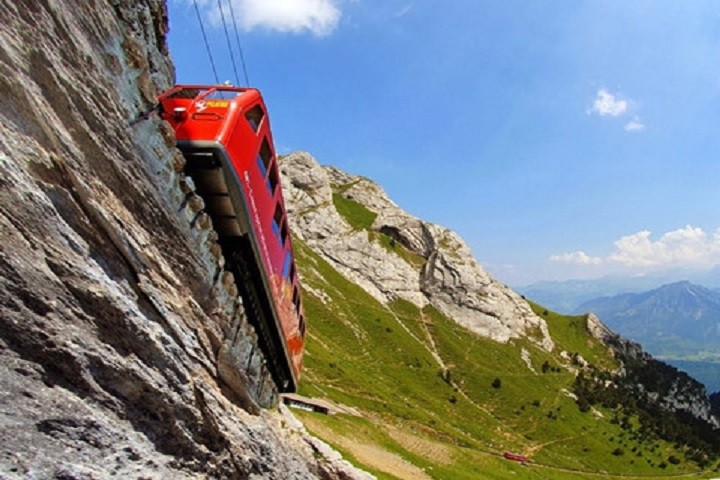 Tuyến đường sắt răng cưa dốc nhất thế giới hoạt động 130 năm ở Thụy Sĩ