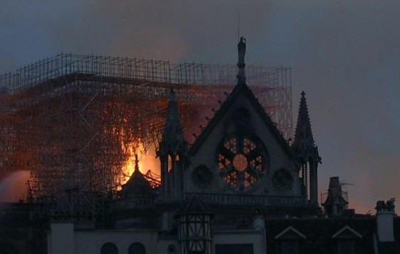 Nhà thờ Đức Bà Paris sau vụ cháy. (Ảnh: BBC)