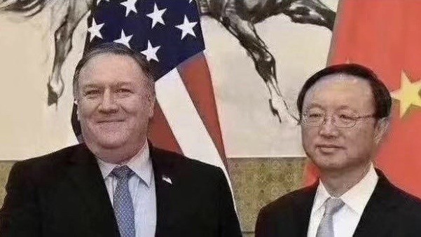Ngoại trưởng Mỹ Mike Pompeo (trái) và ông Dương Khiết Trì trong một cuộc gặp
