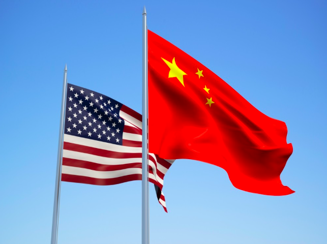 Quốc kỳ Mỹ và Trung Quốc. (Ảnh: Shutterstock)