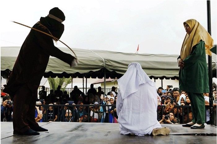 Aceh áp dụng hình phạt đánh roi với nhiều tội danh. (Ảnh: Jakarta Post)