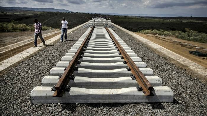 Dự án đường sắt lửng lơ ở Kenya được làm bằng tiền vay theo khuôn khổ Vành đai Con đường. (Ảnh: Bloomberg)