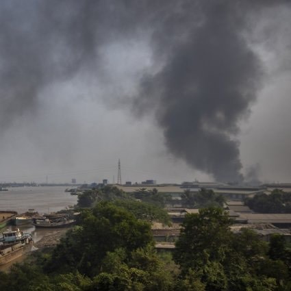 Một nhà xưởng của Trung Quốc ở Myanmar bị đốt phá. (Ảnh: Reuters)