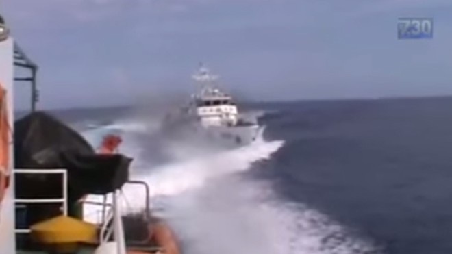 10 video ‘hot’: Phóng viên Úc quay cảnh tàu Trung Quốc đâm tàu Việt Nam