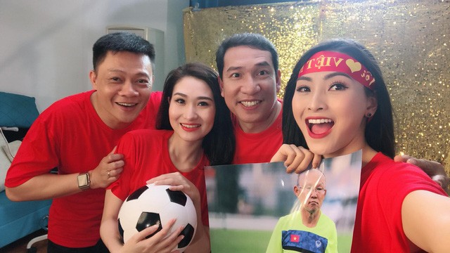 Vân Hugo làm thơ, MC - BTV của VTV sang Trung Quốc cổ vũ U23 Việt Nam