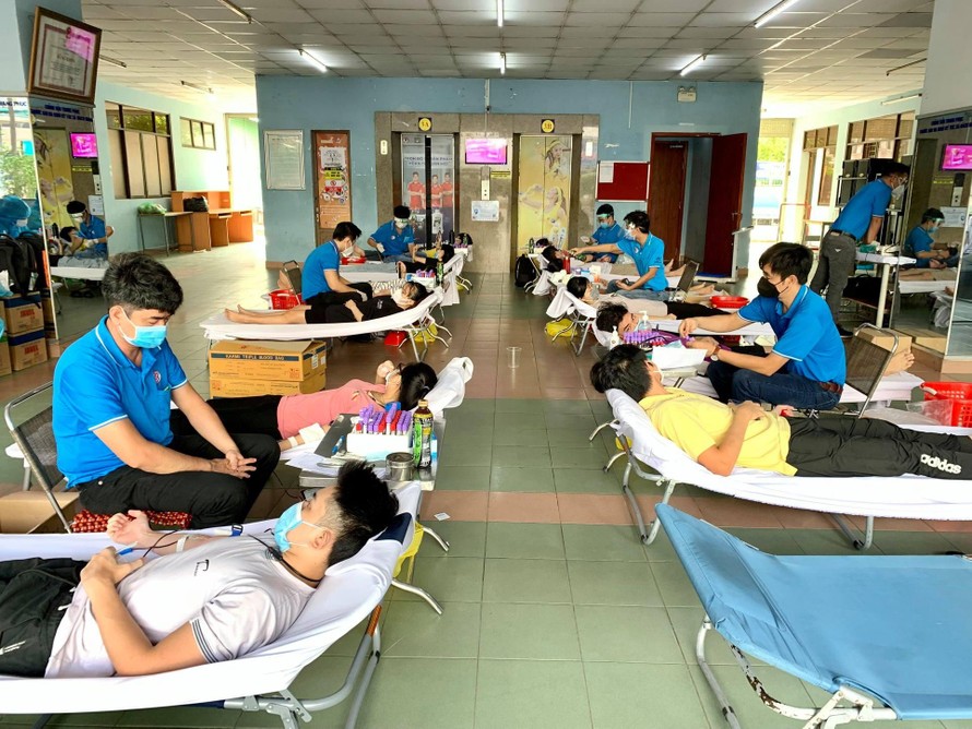 Đang thực hiện giãn cách tại KTX, 150 sinh viên tình nguyện hiến máu cứu người mùa dịch