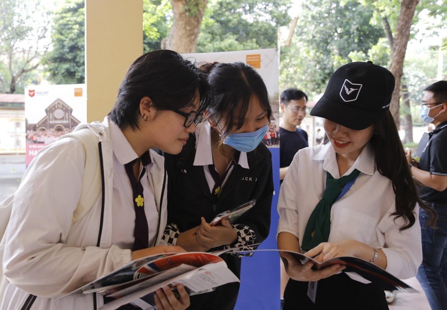 Vì sao sinh viên trường ĐH Văn Lang phản ứng chính sách học phí của trường?