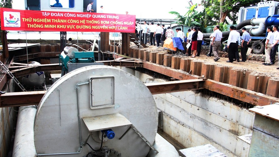 Sau nhiều lần thử nghiệm, siêu máy bơm đã phát huy hiệu quả chống ngập cho đường Nguyễn Hữu Cảnh.