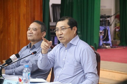 Ông Huỳnh Đức Thơ, chủ tịch UBND TP Đà Nẵng chỉ đạo tại buổi họp khẩn.