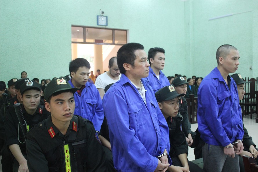 Các bị cáo khai nhận hành vi buôn bán ma túy tại Tòa án tỉnh Cao Bằng. *ảnh: TL