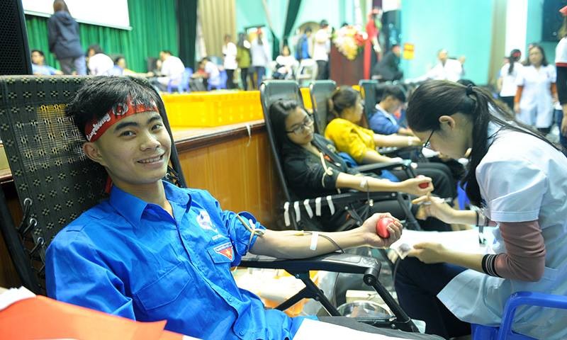 Ngọc Minh Hiếu sinh viên năm 2 ngành Đa khoa, ĐH Y Thái Bình tham gia hiến máu