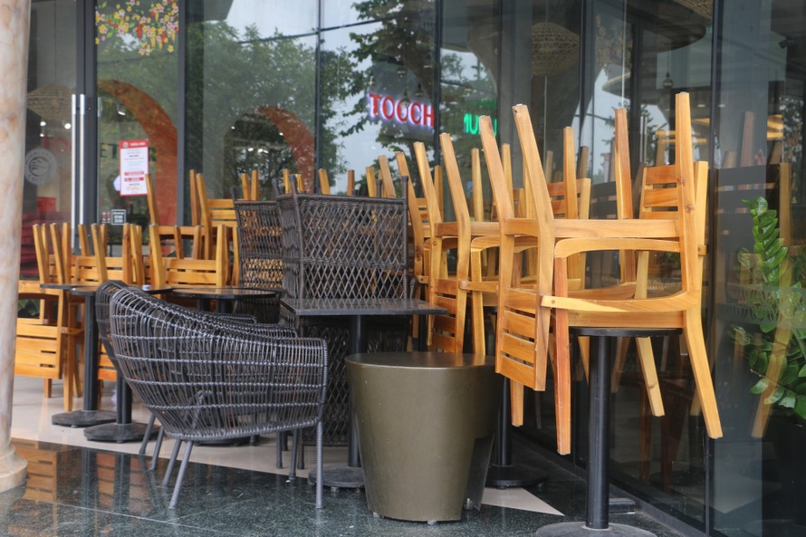 Nghệ An: Bất chấp ‘lệnh cấm’, nhiều quán cà phê mở cửa đón khách