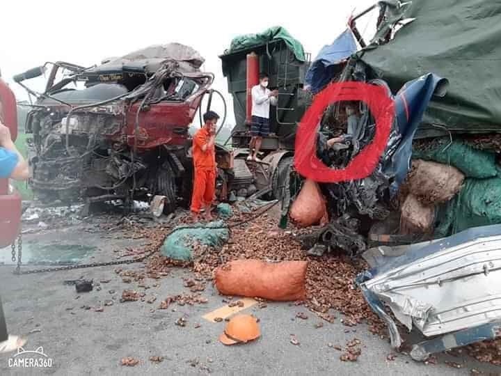 Nghệ An: Xe tải đấu đầu, 2 người tử vong