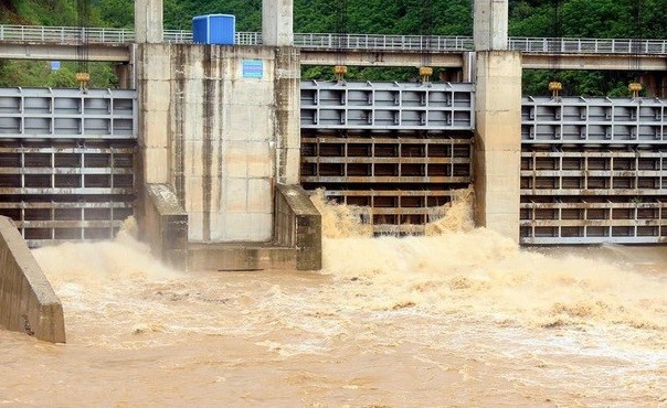 Nghệ An: Nước về hồ tăng đột biến, thủy điện Bản Ang thông báo xả lũ