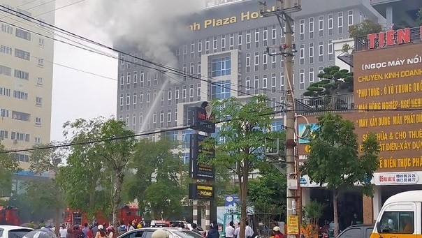 Cháy khách sạn cao tầng ở Vinh