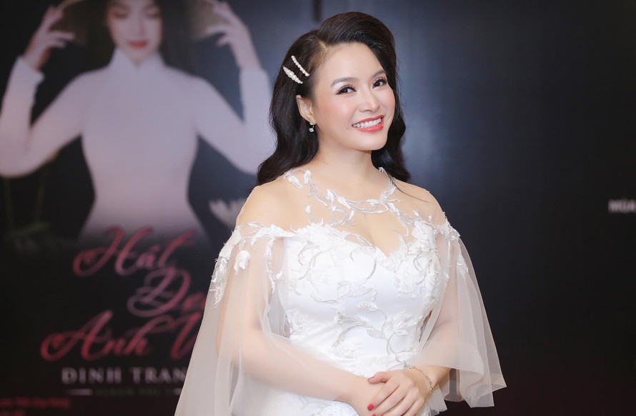 Sao Mai Đinh Trang ra mắt album nhạc cách mạng Hát đợi anh về