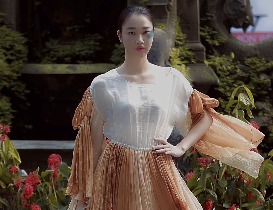 Tuần lễ Thời trang Xuân Hè 2020 diễn ra ở Vườn hoa Con Cóc. Ảnh: Việt Anh