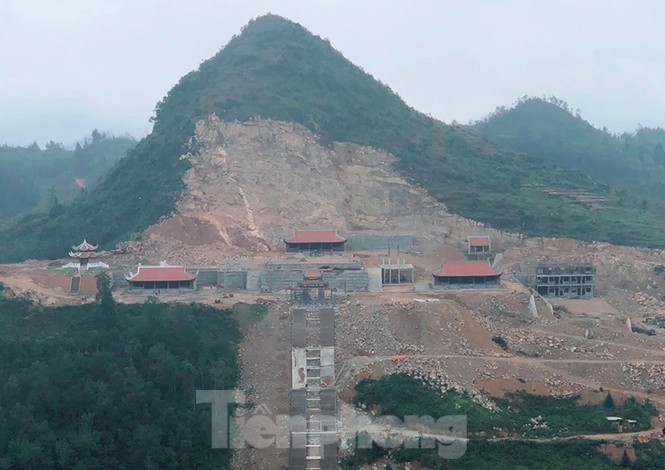 Đại công trình phá núi tại Lũng Cú, Hà Giang
