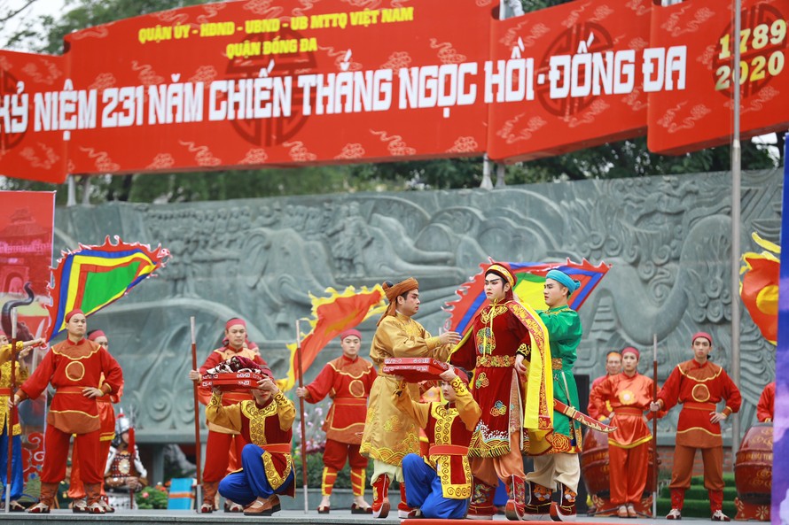 Tái hiện lễ đăng cơ của vua Quang Trung tại khai mạc lễ hội gò Đống Đa