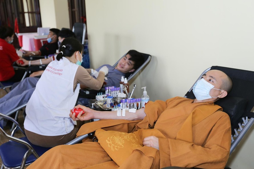 Giáo hội Phật giáo Việt Nam tỉnh Quảng Ninh hưởng ứng hiến máu cứu người-Hành Bồ tát đạo