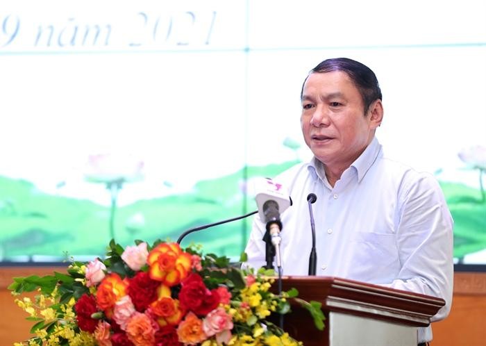 Bộ trưởng VHTTDL Nguyễn Văn Hùng đề nghị ngành cùng nhau vượt khó. Ảnh: Trần Huấn