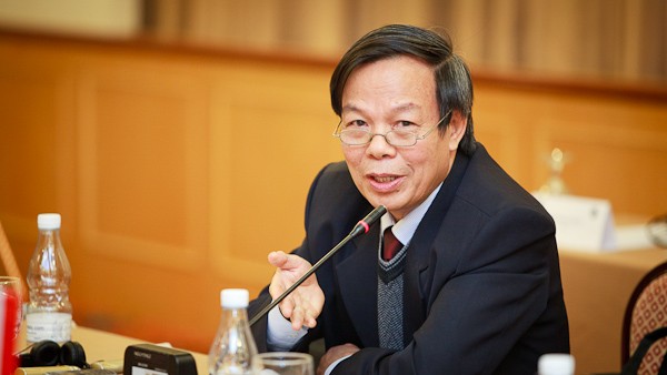 GS.TS Mai Ngọc Chừ, Phó Chủ tịch Hội đồng thẩm định sách giáo khoa Tiếng Việt 1.