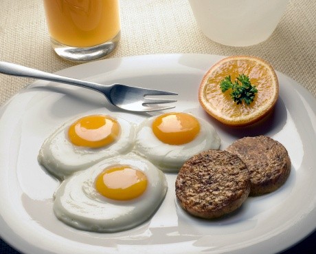 Ăn trứng ngừa ung thư vú, đột quỵ và đau tim