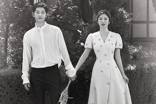 Song Joong Ki và Song Hye Kyo hé lộ những bức ảnh cưới đầu tiên