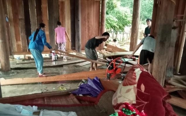 Lốc xoáy kèm mưa đá gây thiệt hại nặng ở huyện biên giới Nghệ An