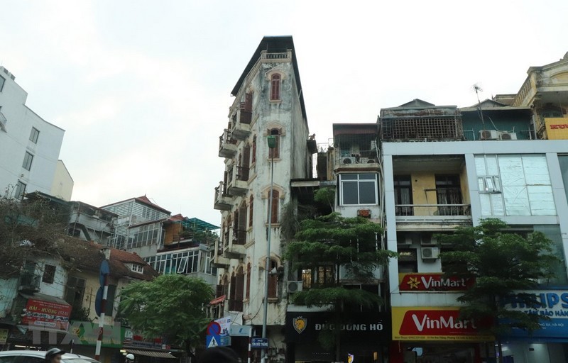 Một căn nhà có hình thù "kỳ dị" trên phố Tôn Đức Thắng, quận Đống Đa.
