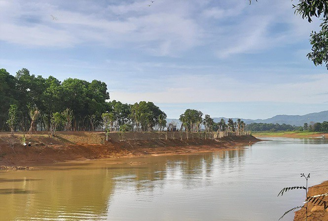 Khu vực bị san gạt tại hồ Đồng Mô