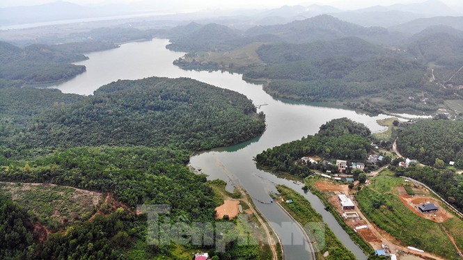 Hồ Đồng Bài (xã Phú Minh, huyện Kỳ Sơn, tỉnh Hòa Bình), nơi nhà máy nước Sông Đà lấy nước trực tiếp để xử lý. Ảnh: Mạnh Thắng