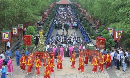 Phú Thọ dừng tổ chức phần hội tại lễ hội đền Hùng