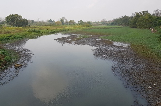 Sông Đáy, đoạn đi qua Hoài Đức cũng bị ô nhiễm nặng vì kênh thải các làng nghề