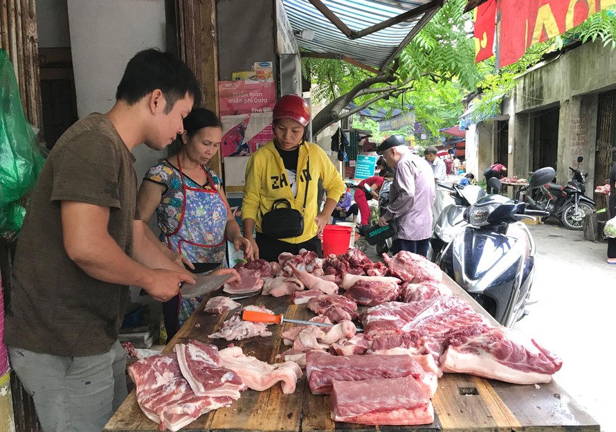 Thịt bày bán tại chợ dân sinh. Ảnh minh họa
