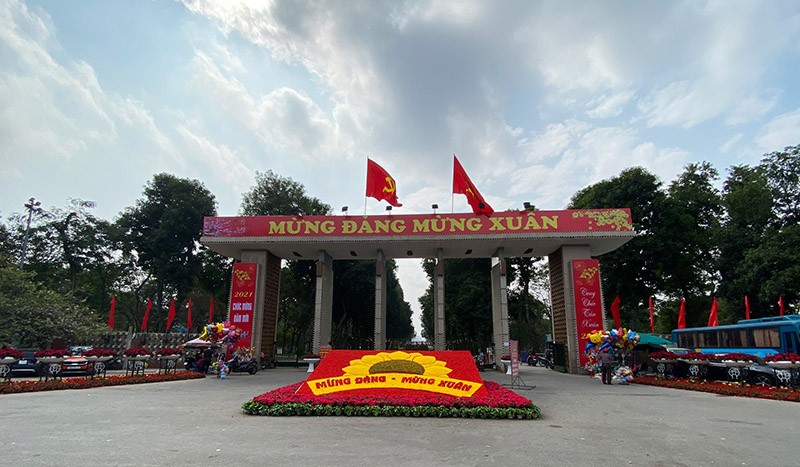 Công viên Thống Nhất, cổng Trần Nhân Tông.