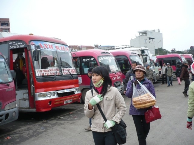 Các bến xe, DN vận tải được yêu cầu bố trí xe đến tận các trường học, KCN đón hành khách.