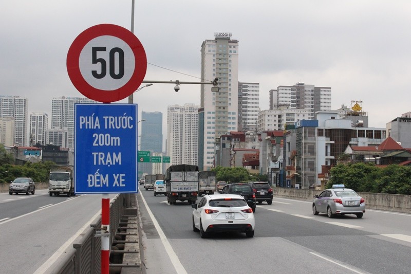  Sở GTVT Hà Nội kiến nghị giảm tốc độ đường trên cao từ 80 xuống 60km/h sau khi đếm xe. T.Đảng