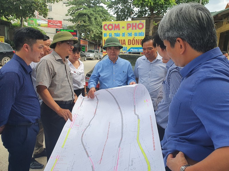 Lãnh đạo UBND thành phố Hà Nội kiểm tra dự án giao thông tại hiện trường chiều 16/6