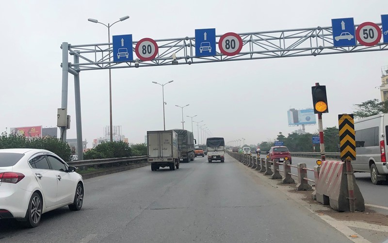 Từ 80km/h, cầu Thanh Trì sẽ được hạ tốc độ phương tiện xuống 60km/h từ 16/3. Ảnh: T.Đảng