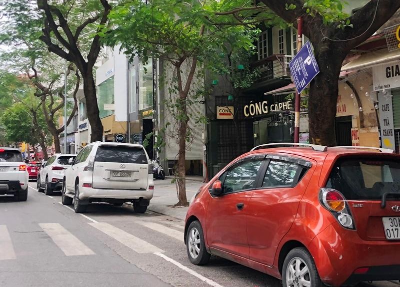 Bãi trông xe phố Thái Phiên vừa được Thanh tra giao thông kiểm tra.