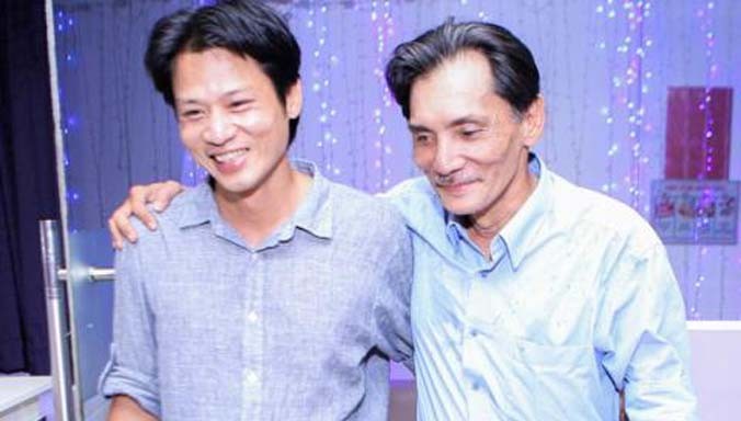 Nghệ sỹ Thương Tín và con trai Thanh Tùng. Ảnh: TL.