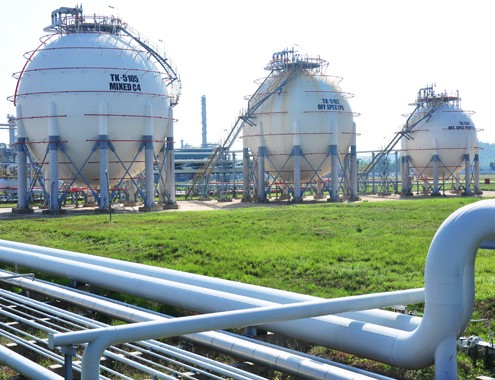 Theo PetroVietnam, chênh lệch thuế nhập khẩu đẩy Nhà máy lọc dầu Dung Quất trước nguy cơ tạm dừng sản xuất. Ảnh: T.T