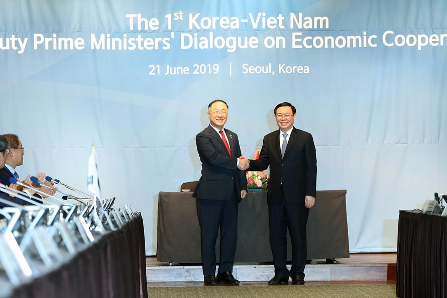 Phó Thủ tướng Vương Đình Huệ và Phó Thủ tướng Hàn Quốc Hong Nam Ki 