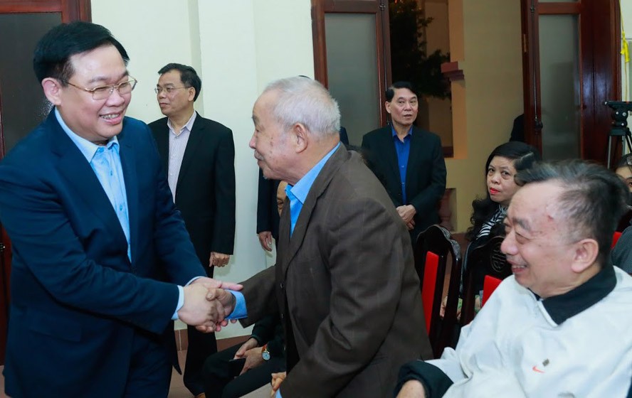 Bí thư Thành ủy Hà Nội tại hội nghị lấy ý kiến cử tri nơi cư trú. Ảnh HNM
