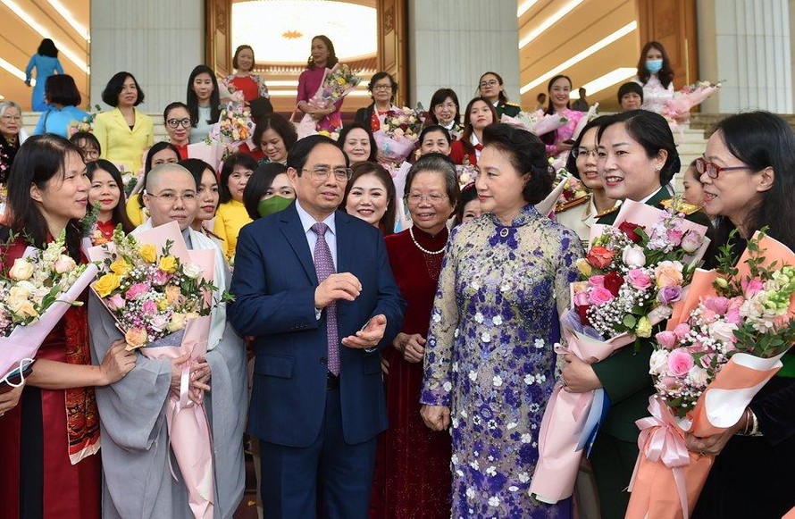 Thủ tướng gặp mặt các đại biểu phụ nữ Việt Nam nhân Ngày Phụ nữ Việt Nam 20/10. Ảnh Nhật Minh.